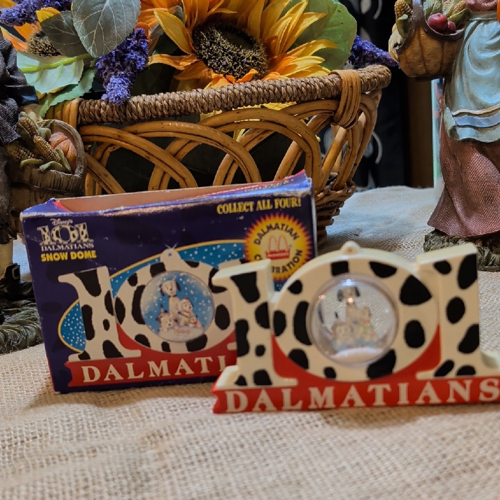 101 Dalmatians Snow Dome